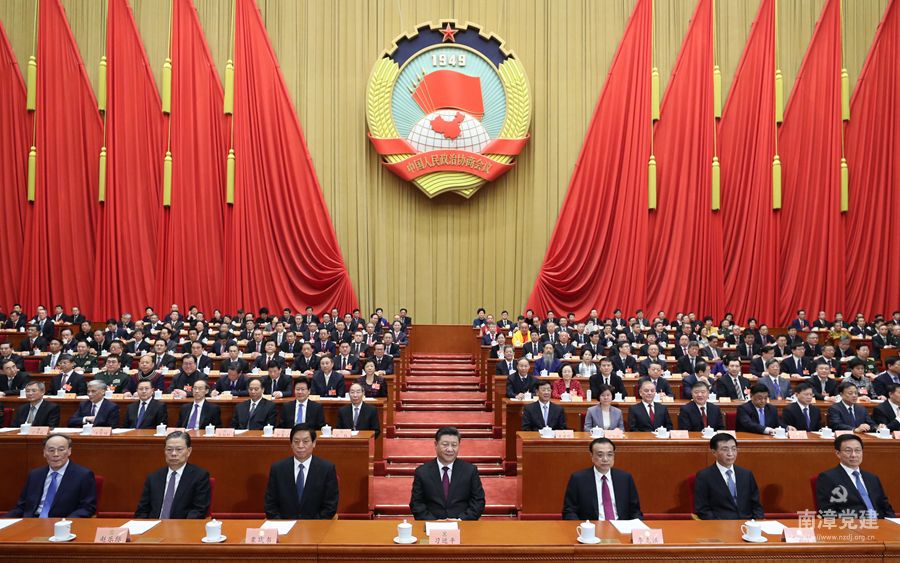 3月3日，中国人民政治协商会议第十三届全国委员会第二次会议在北京人民大会堂开幕。这是习近平、李克强、栗战书、王沪宁、赵乐际、韩正、王岐山在主席台就座。